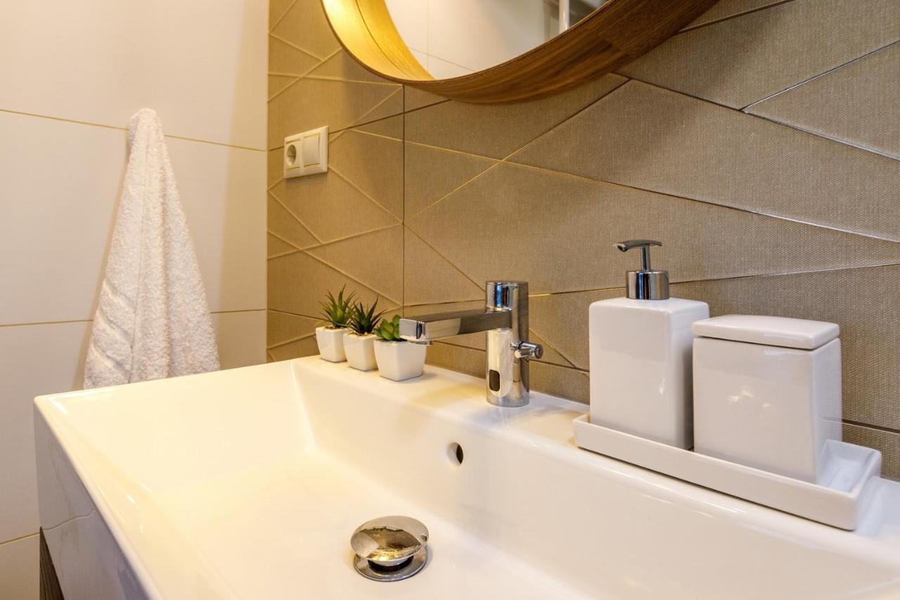 Royal Cafe Apartman Keszthely Exterior foto
