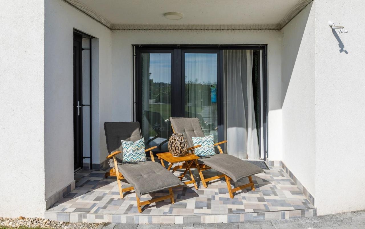 Royal Cafe Apartman Keszthely Exterior foto