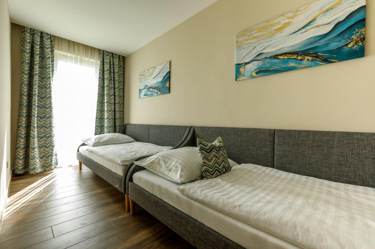 Royal Cafe Apartman Keszthely Exterior foto